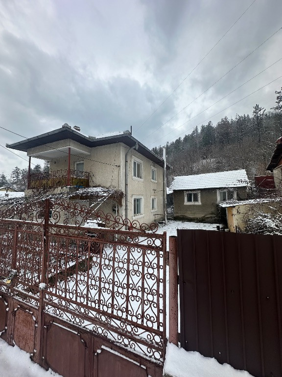 Casă spațioasă în Gura Văii – la doar 10 km de Drobeta Turnu Severin