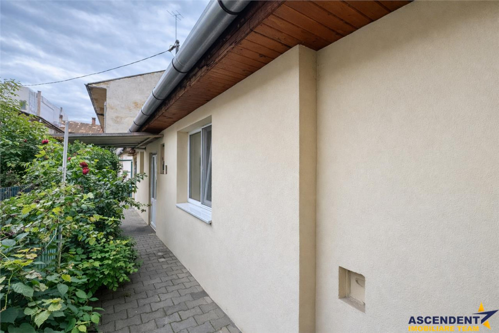 FILM Tur 3D!Casa cu 4 camere si curte, Central, Targu Mures