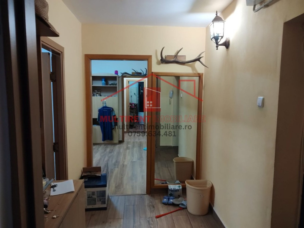 Str. Isaccei - Apartament 3 camere cu centrala pe Gaz!