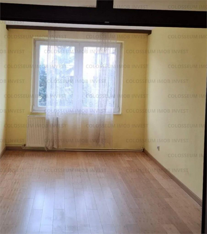 Apartament 4 camere, decomandat - zona Noua