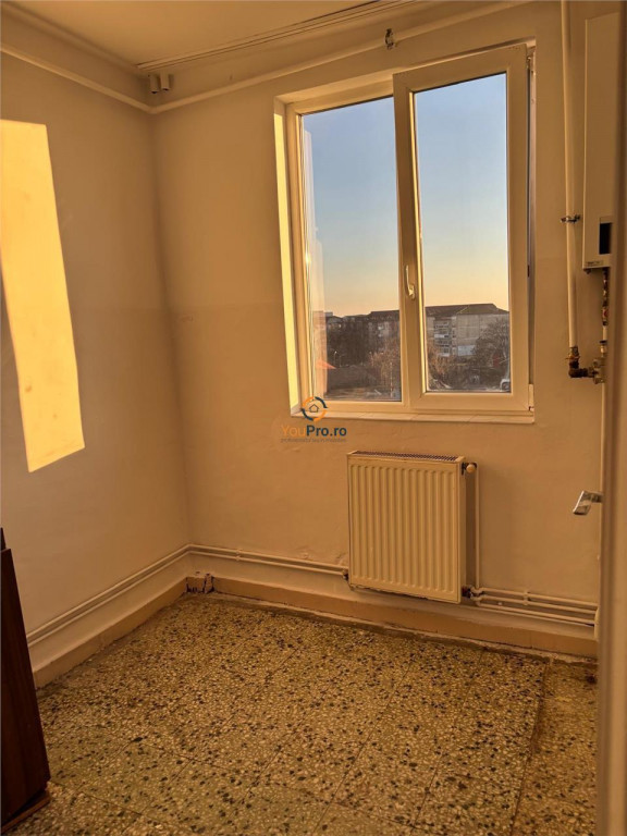 Decomandat 2 camere Bloc cu lift etajul 5 zona Dambovita