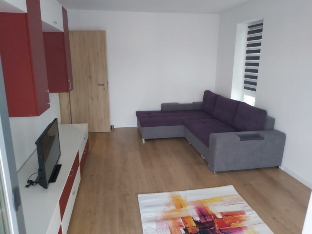 Apartament 2 cam etaj intermediar, balcon, boxa si loc de pa