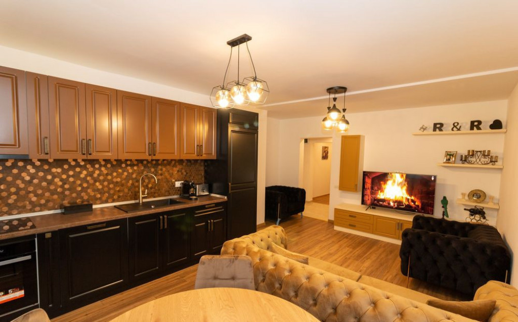 Apartament cu 3 Camere / Universitate / Centrala Proprie