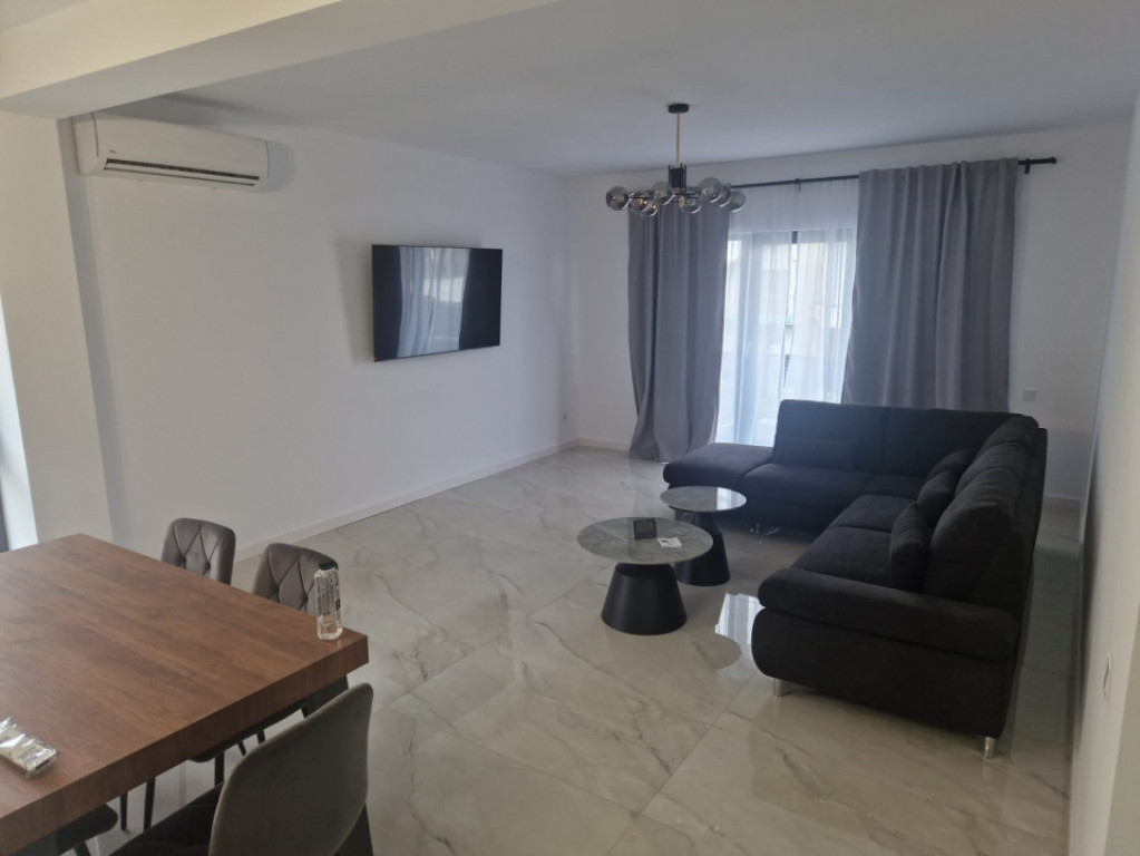 Apartament modern de închiriat – 3 camere, 87 mp, bloc no