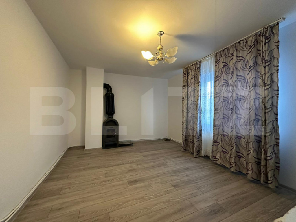 Casă individuală de vânzare, 63 mp utili, zona Barabant