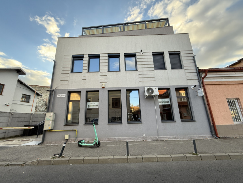 Spatiu de birou - 85 mp, 2 garaje, Central - zona Clinicilor