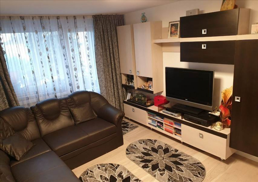 Apartament 4 camere decomandat Tractorul