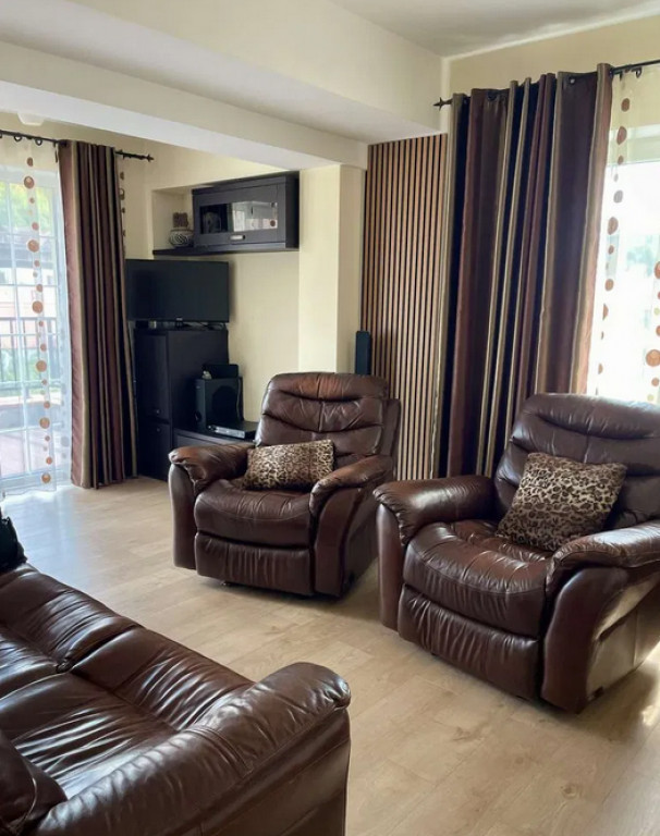 Apartament 2 camere, decomsndat - zona Brasovul Vechi