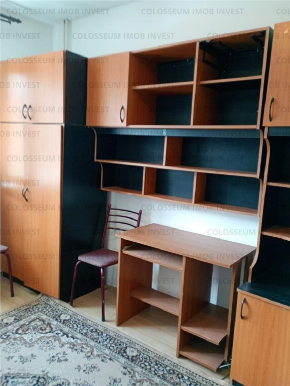 Camera de camin cu baie si bucatarie, zona Tractorul!