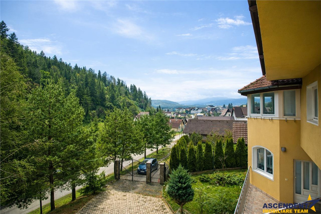 Resedinta cu atmosfera familiara,peisaj imersiv,amplasare pr