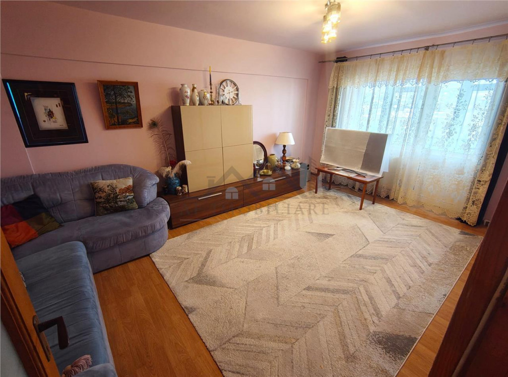 Apartament 4 camere zona Nicolina - Rond Vechi