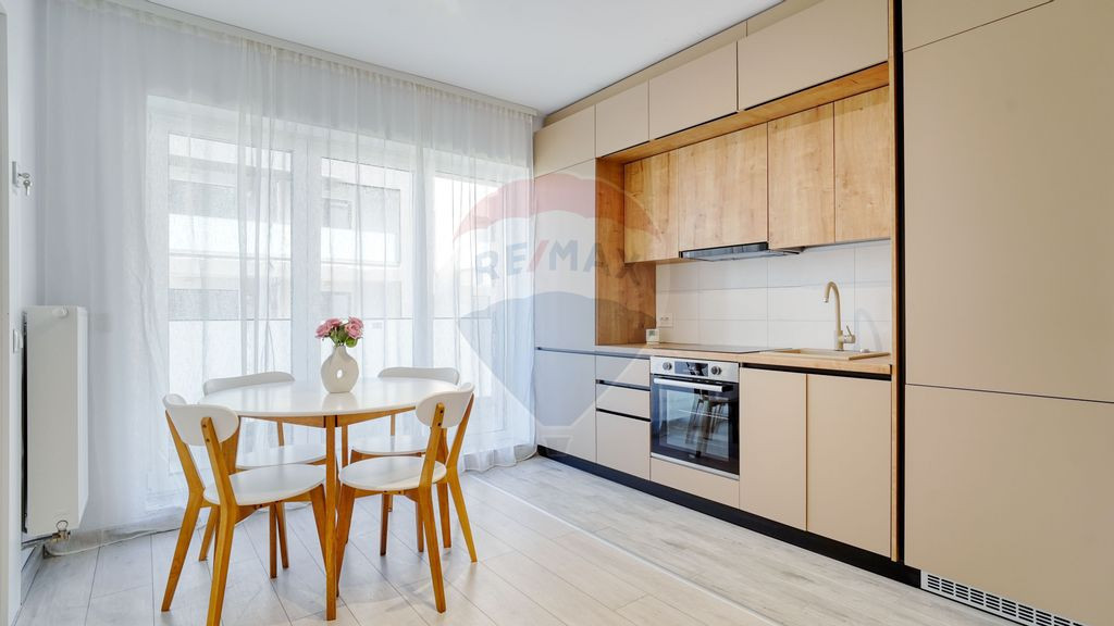 Apartament cu 2 camere de închiriat în zona Tractorul