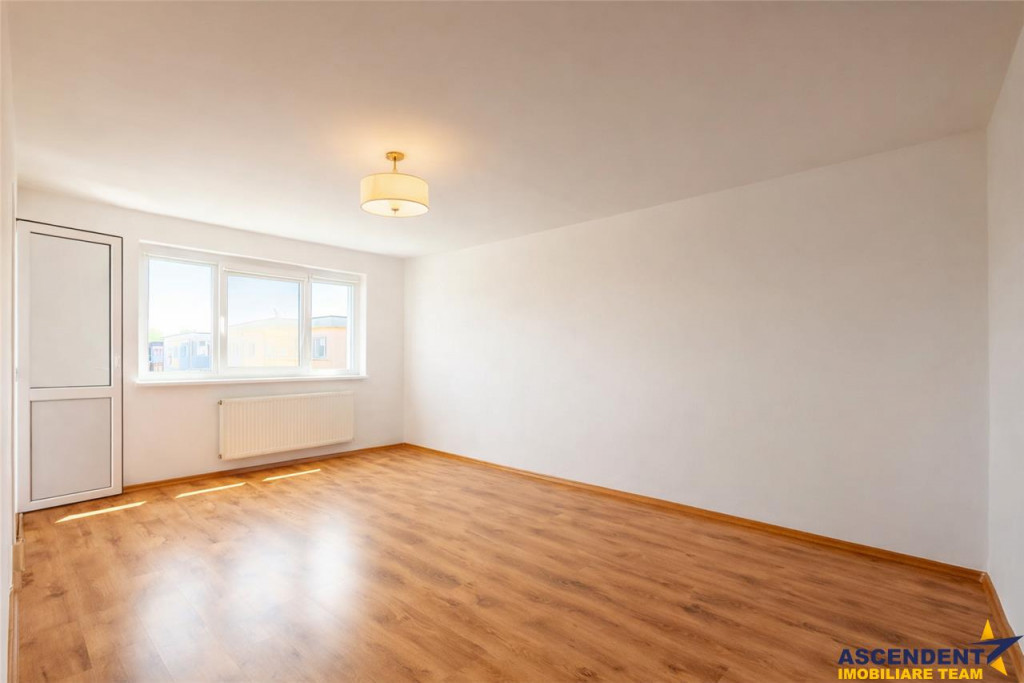 Apartament 3 camere luminos,decomandat, renovat in cartier L