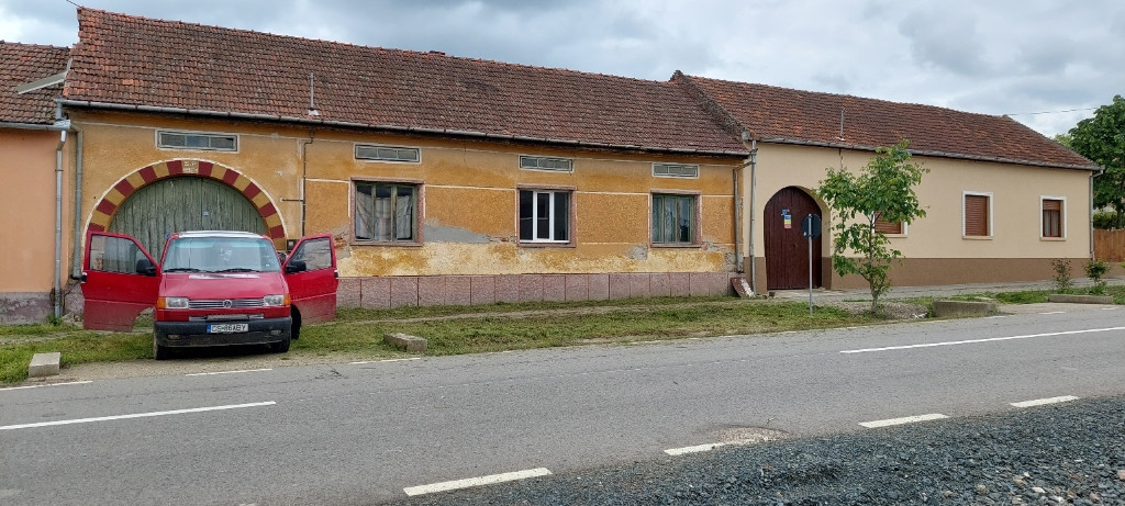 Casa la tara cu mult teren Ohaba Matnic, Caras-Severin