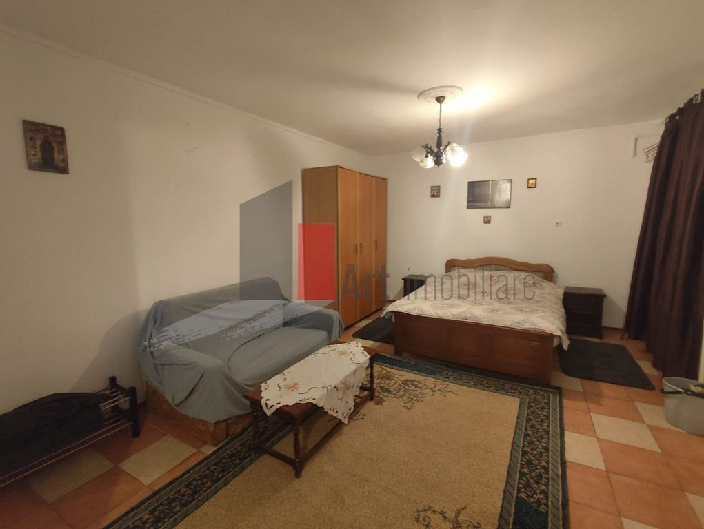 Garsoniera de inchiriat in zona Damaroaia