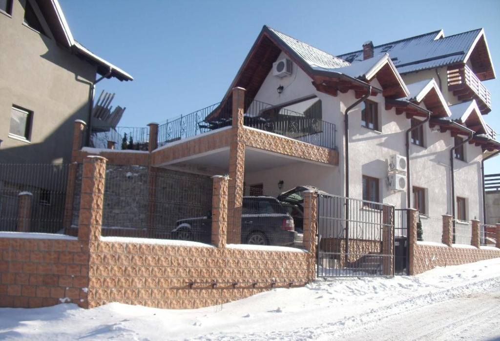 Particular, inchiriez casa de vacanta cu vedere panoramica, in Busteni