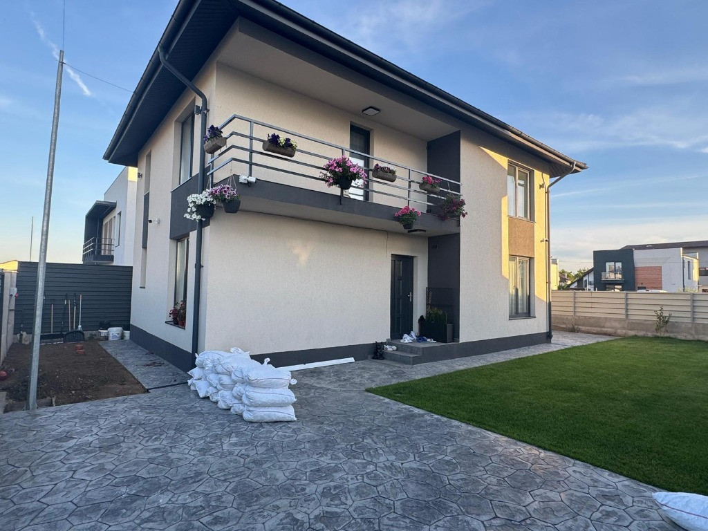 Casa individuala P+1E ~ 5 camere 3 bai ~ teren 300mp