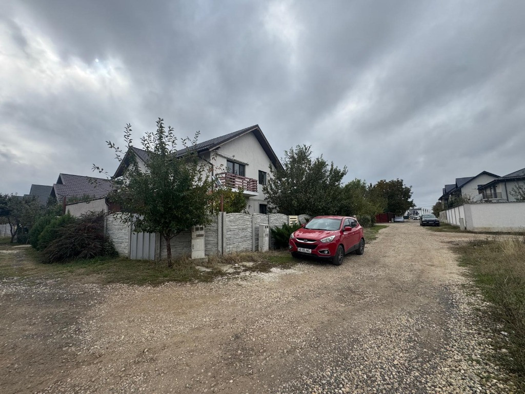 Casa tip duplex P+1E ~ 3 camere 2 bai ~ teren 200mp