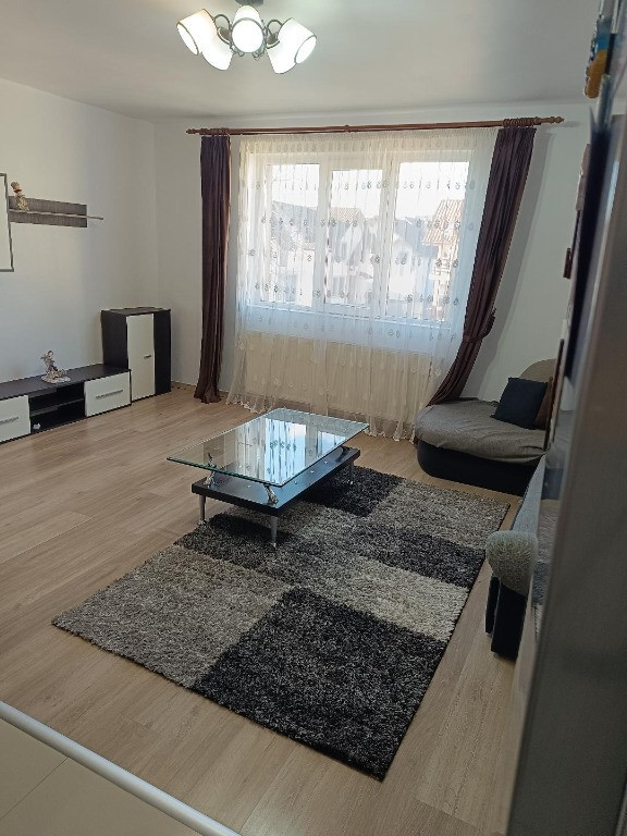 Apartament 4 camere etaj 1 , C.Moldovei