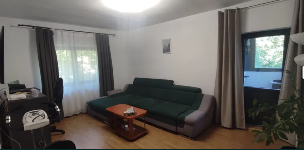 Apartament 3 camere, decomandat - zona Tractorul