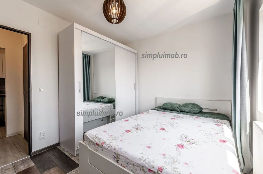 Titan garsoniera bloc mixt Bd Decembrie 1918 Sector 3