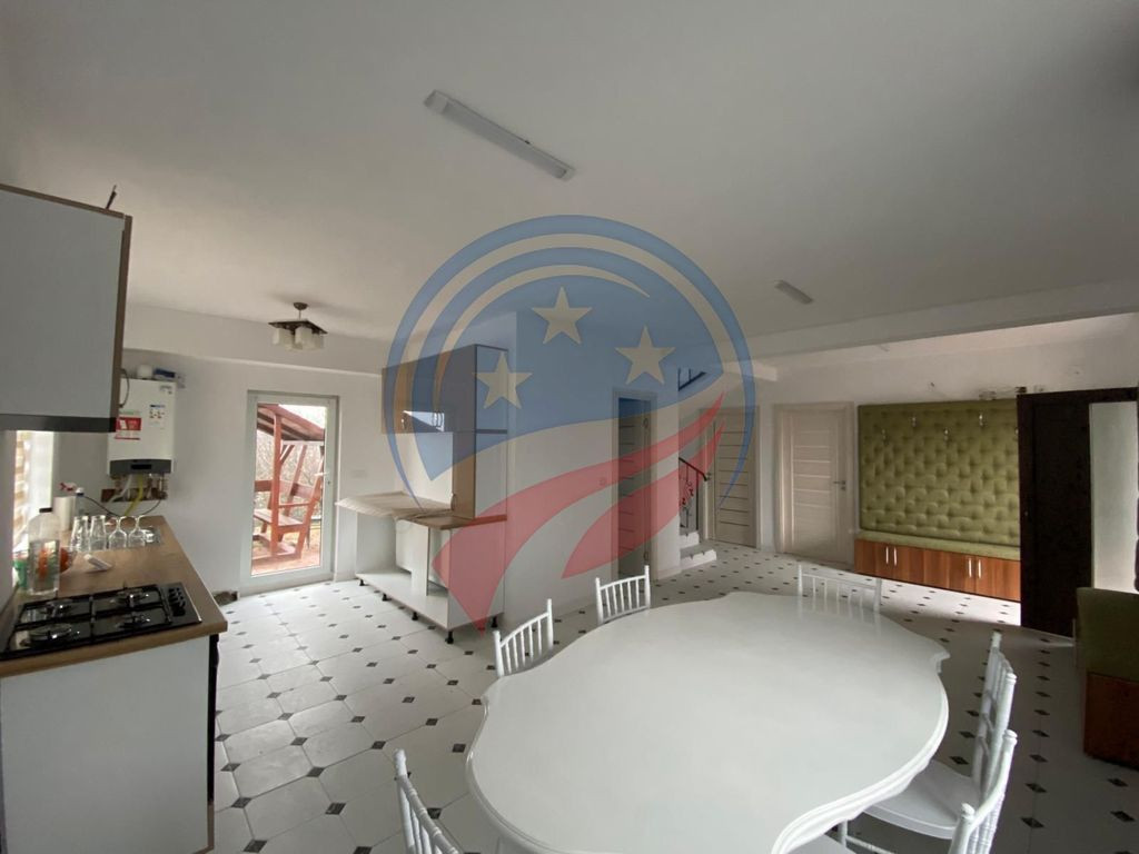 CHIRIE AP 2 CAMERE ROVINE CU CENTRALA