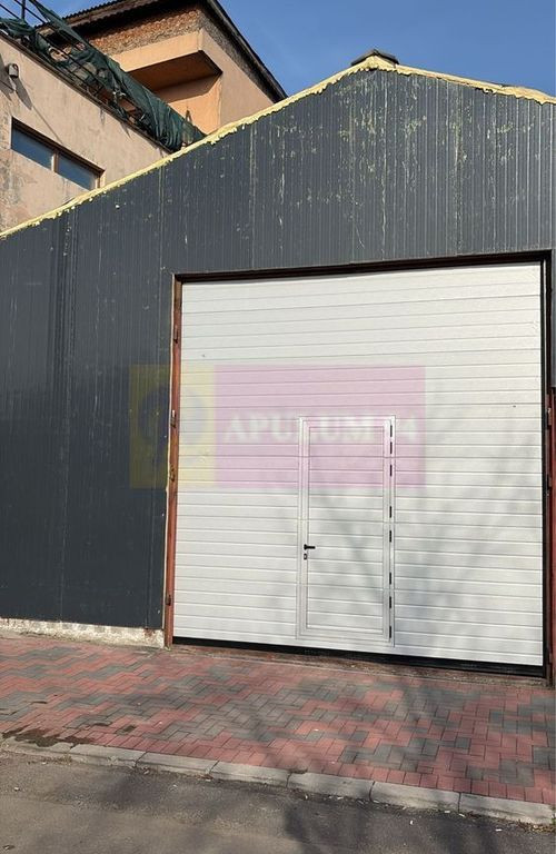 Hala cu cladire birou , curte 240 mp , acces TIR - spatiu...