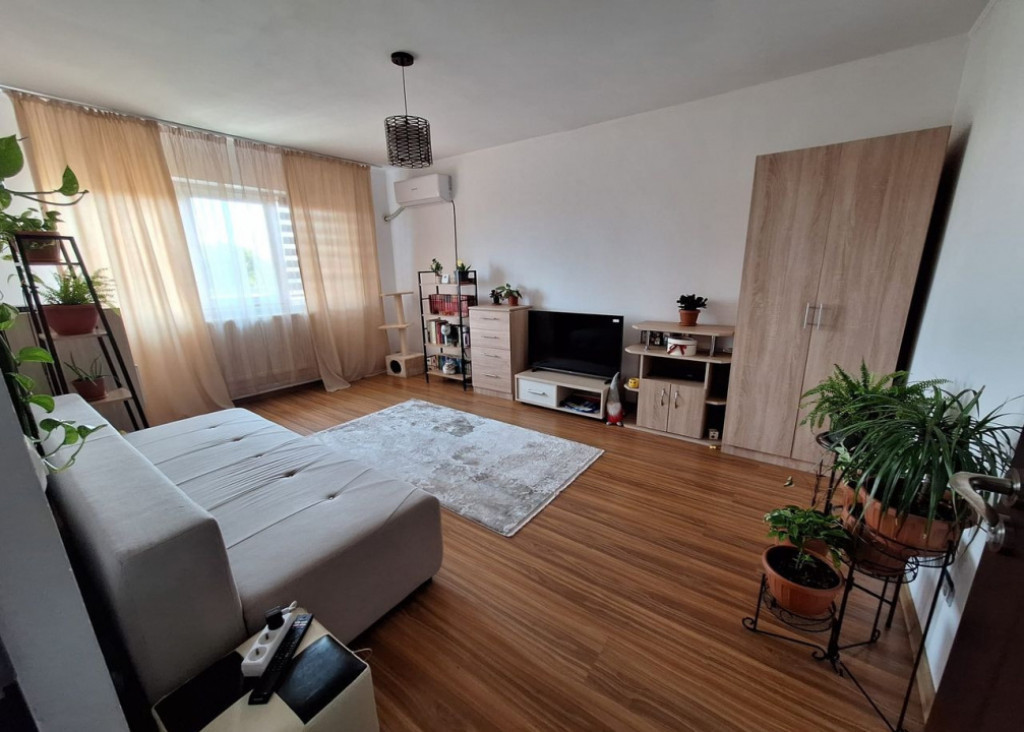 Apartament 3 camere | Zona Dacia | Garaj | Centrala proprie