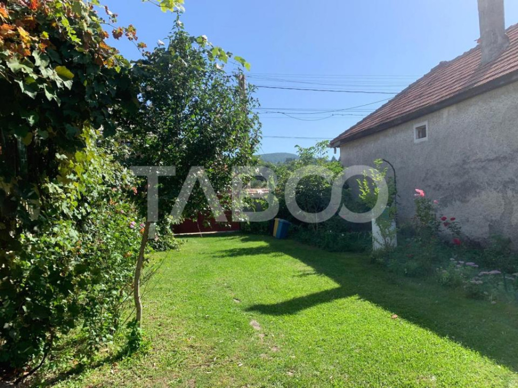 Casa de vanzare 3 camere 90 mpu teren liber 1095 mp Persani