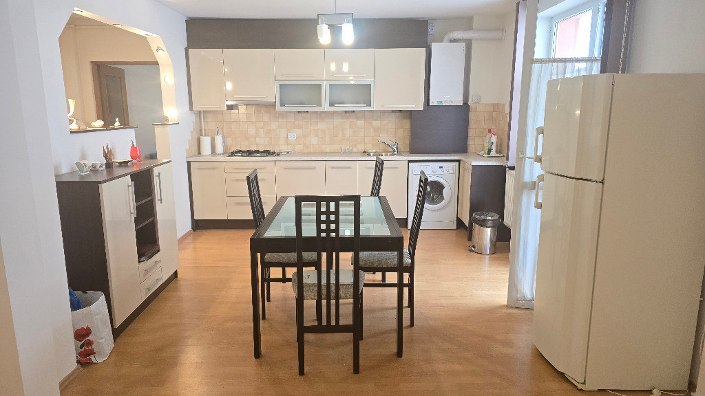 Vand apartament 2 camere, zona Ulpia, etaj 5, bloc din 2009