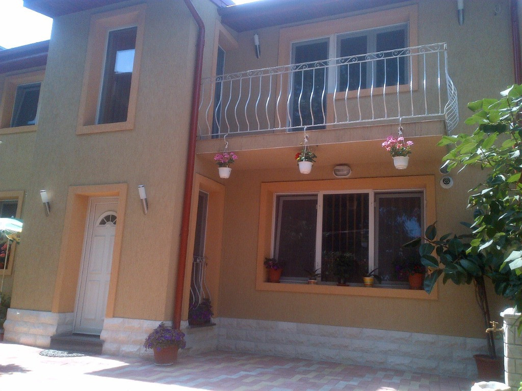 Vila Dacia-Eminescu, 4 camere, curte, ideala birou,