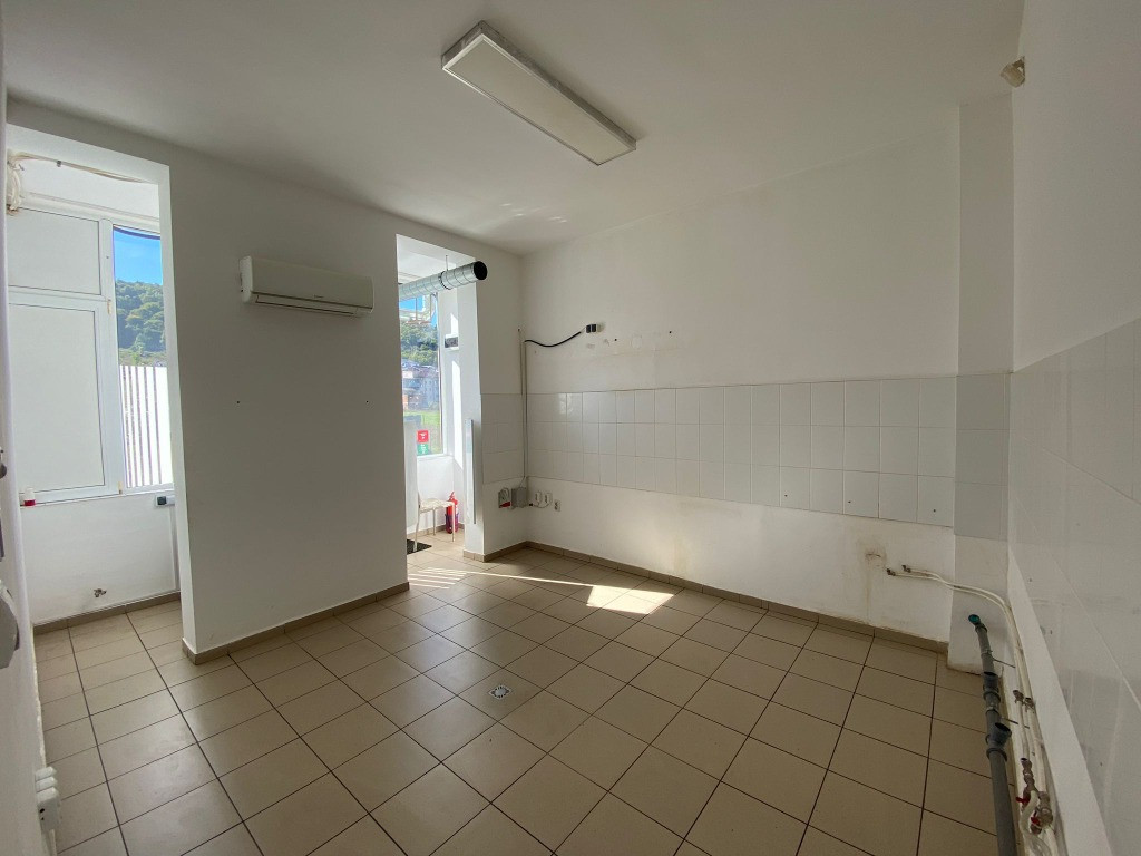 Spatiu comercial, ideal pentru birouri, 54mp, zona Porii