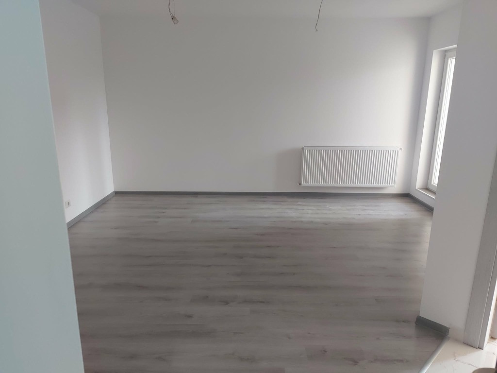 Garsonieră nemobilatå sector 4 La 2min. cu masina găsiți Grand Arena