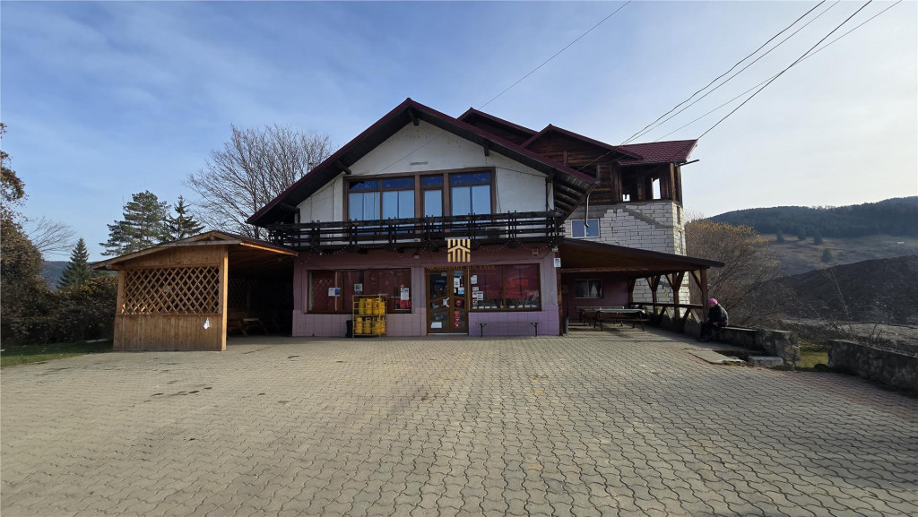 Spatiu Comercial cu terase si Hale de in Frasin Suceava 072