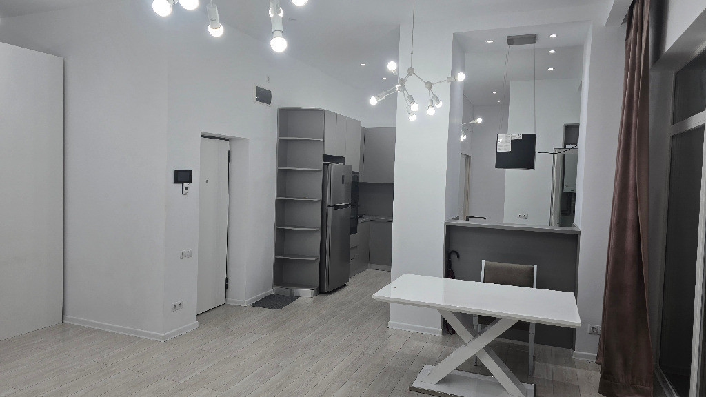 Inchiriez apartament 2 camere in Deva, zona ultracentrala, etaj 1,