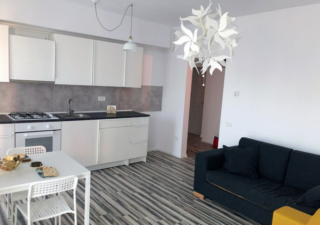 Inchiriez apartament 3 camere Tomis nord (peco omv)