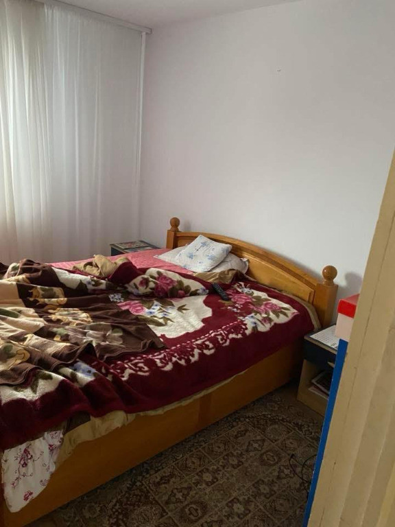 Apartament 3 camere, decomandat - zona Noua