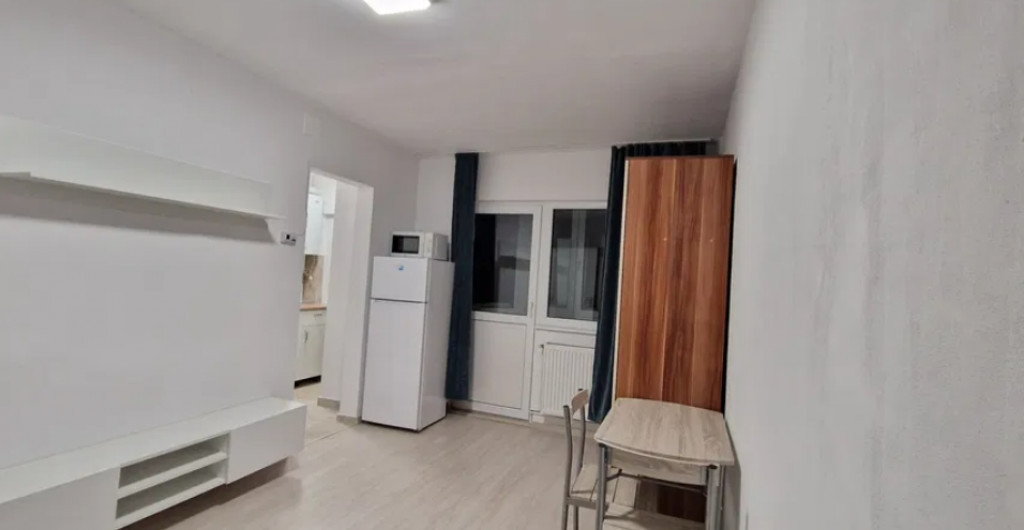 Garsoniera decomandat - zona Noua