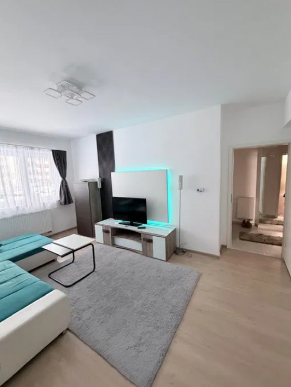 Garsoniera decomandat - zona Tractorul