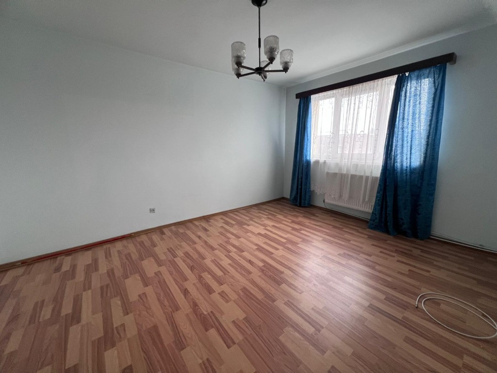 Apartament 3 camere de vânzare – Zona Dacia, etaj 2
