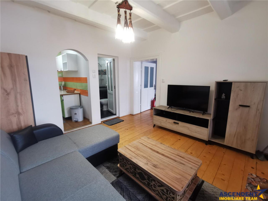 Apartament cu 2 camere la casa, cu curte si parcare, utilita