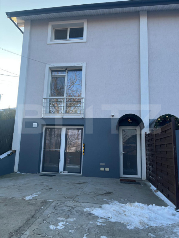 Casă tip triplex în Rediu, cu vedere panoramica si curte p