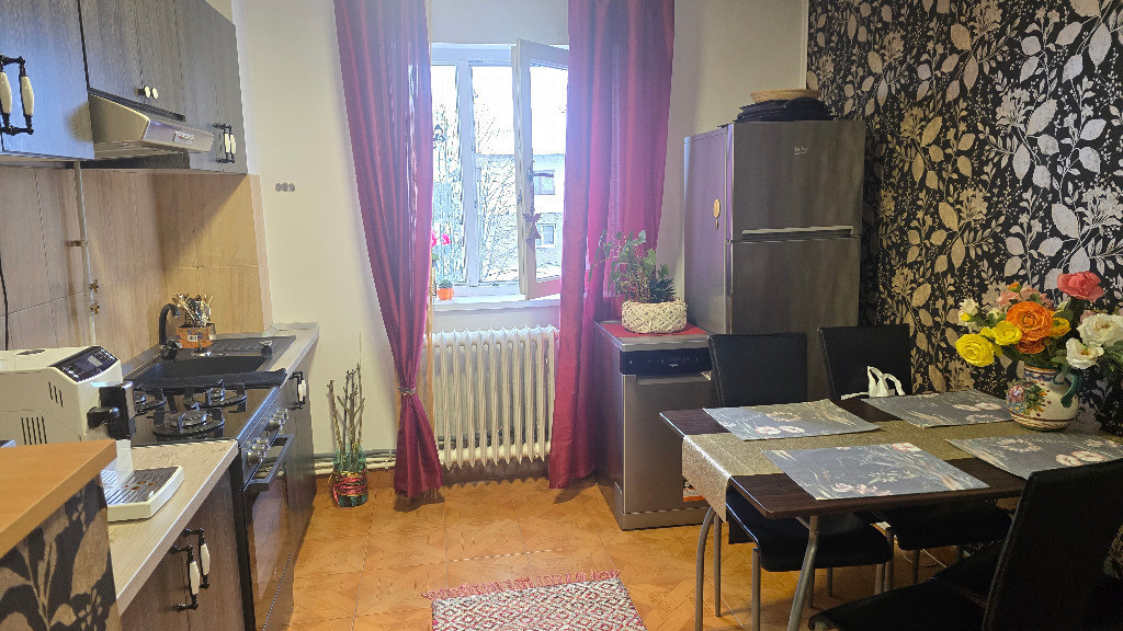Inchiriez apartament cu 2 camere in Deva, Piata, mobilat, utilat