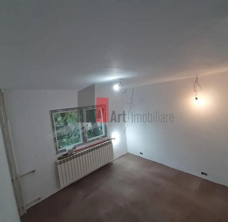 Vânzare apartament 2 camere semidecomandat Drumul Găzar...