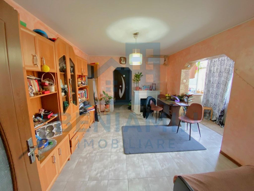 Spatiu Central - Nanterre - 111mp - trafic pietonal - Dis...