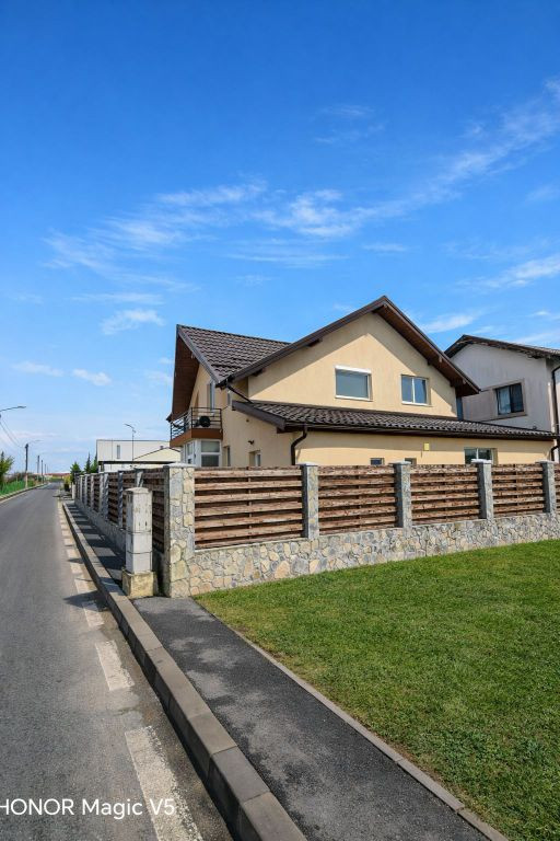 Oferta! Vilă de vânzare–Otopeni 4 camere | Curte 276 ...
