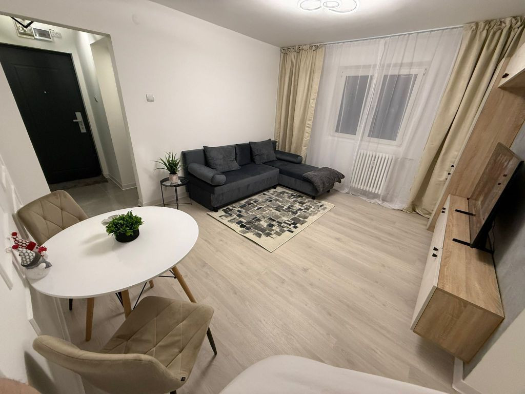 Apartament 2 camere semi-decomandat Renovat total