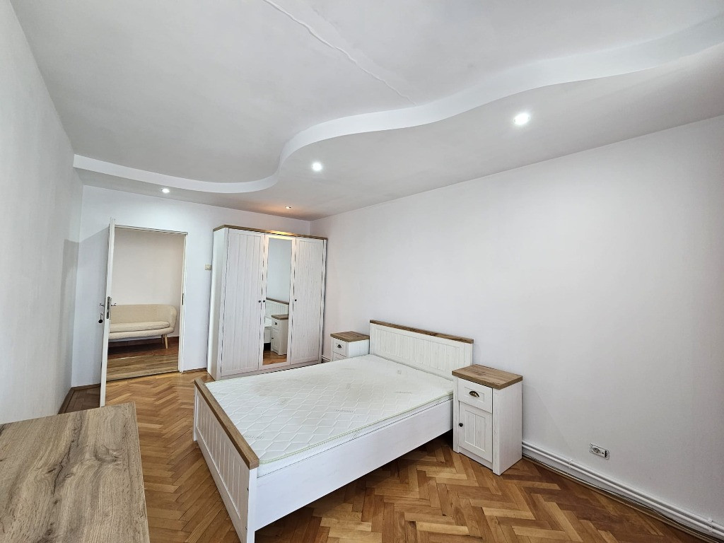 Apartament 2 camere, decomandat– Zona Cetății