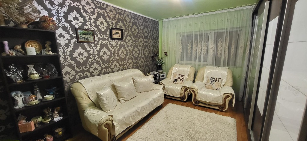 Apartament 3 camere,parter – Zona Piața Centrala