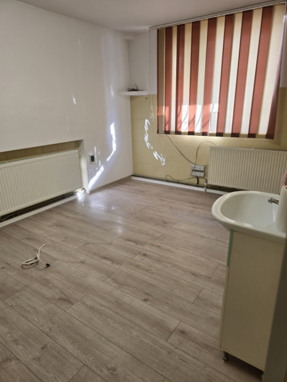 Cabinet medical de vânzare – parter | Zona Precista, Piat